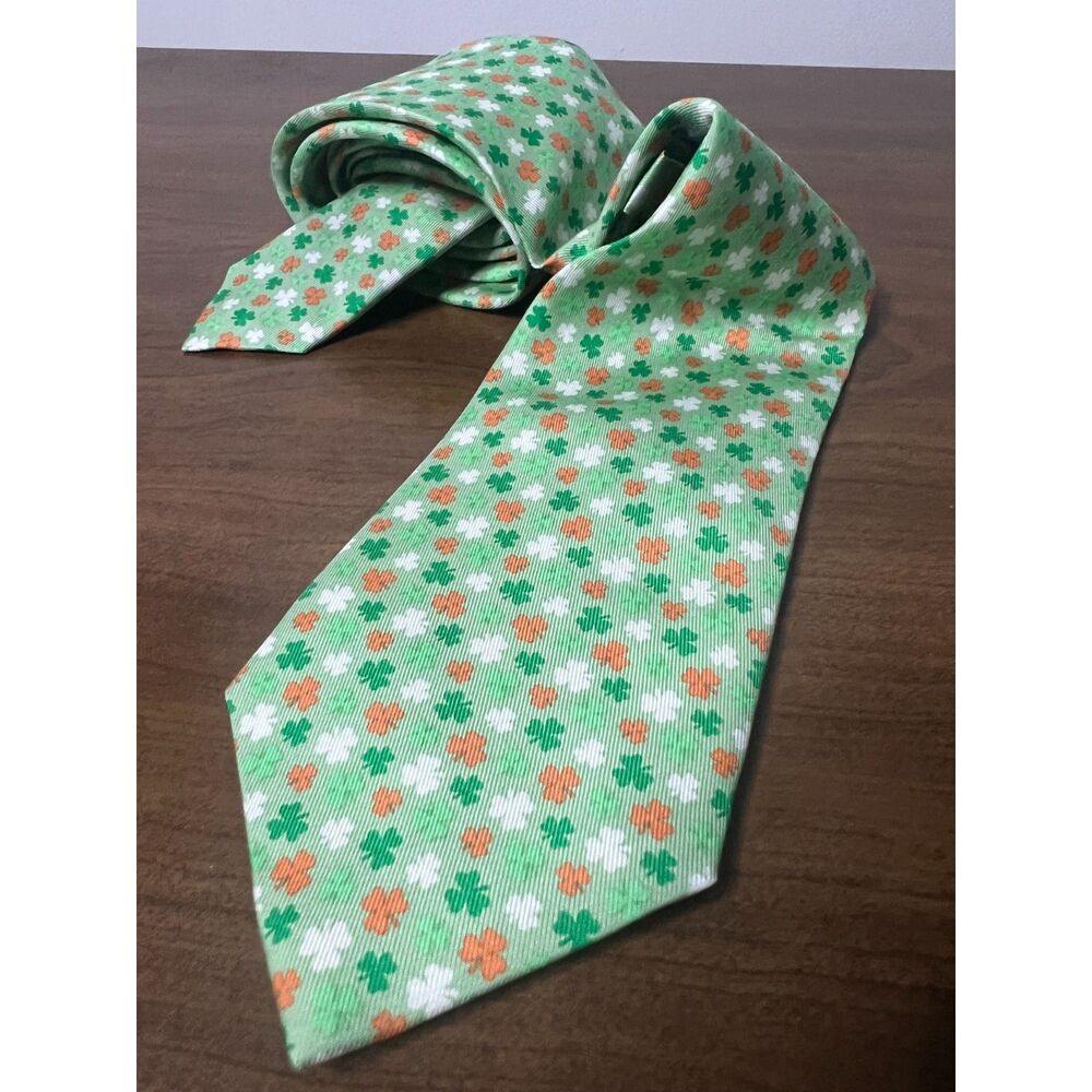 Vineyard Vines 100% Silk Shep & Ian Green Orange Shamrock Pattern Tie Preppy